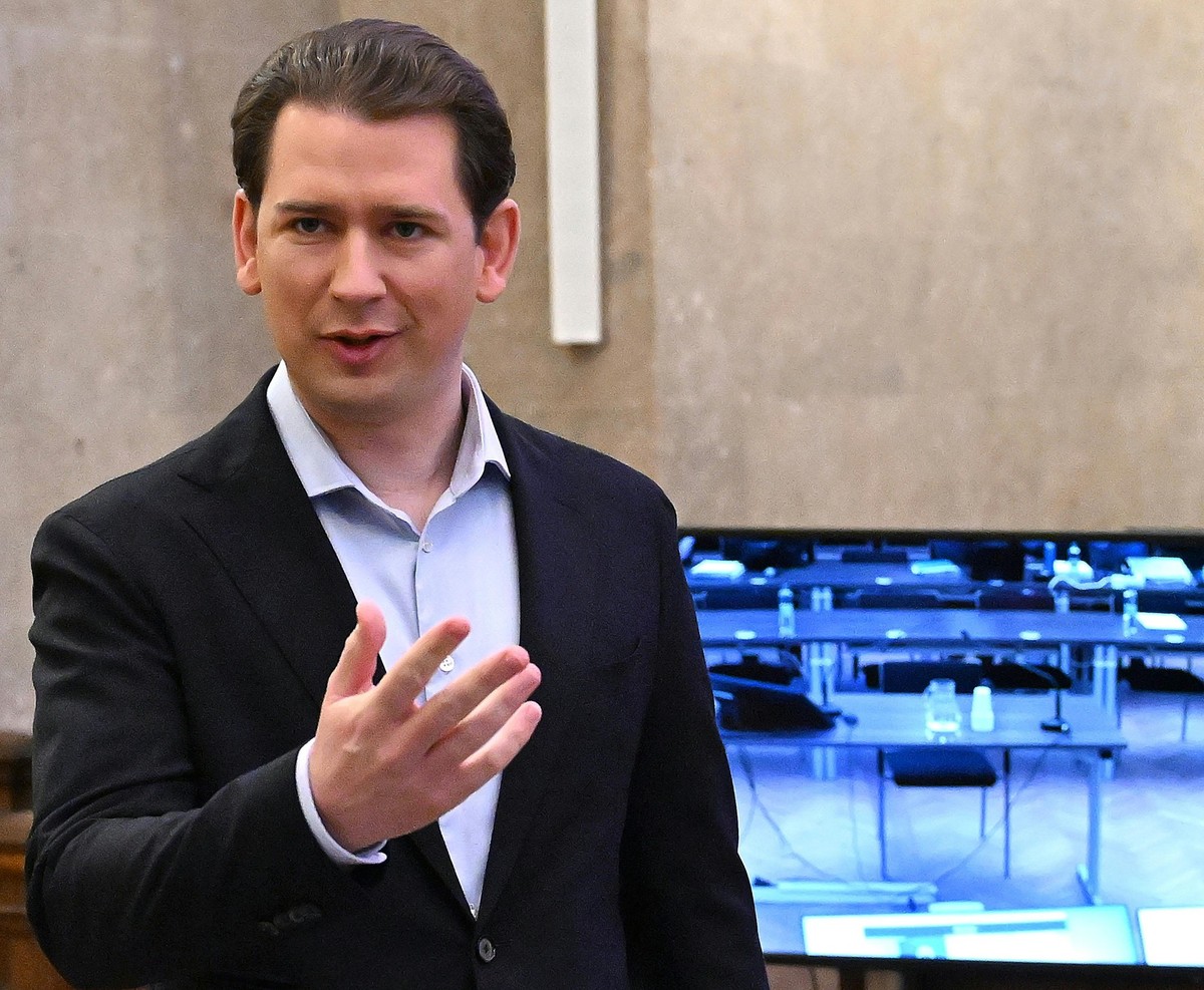 23.02.2024, �sterreich, Wien: Der fr�here Bundeskanzler Sebastian Kurz (�VP) spricht anl�sslich zum Prozess gegen Ex-Bundeskanzler Kurz wegen Falschaussage im Ibiza-Untersuchungsausschuss am Landesger ...