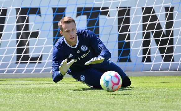 Torwart Alexander Schwolow Schalke 04 22.06.2022, Fussball GER, Saison 2022/23, 1. Bundesliga, Trainingsauftakt FC Schalke 04, Foto: Maik H�lter/TEAM2sportphoto Gelsenkirchen Parkstadion Nordrhein Wes ...