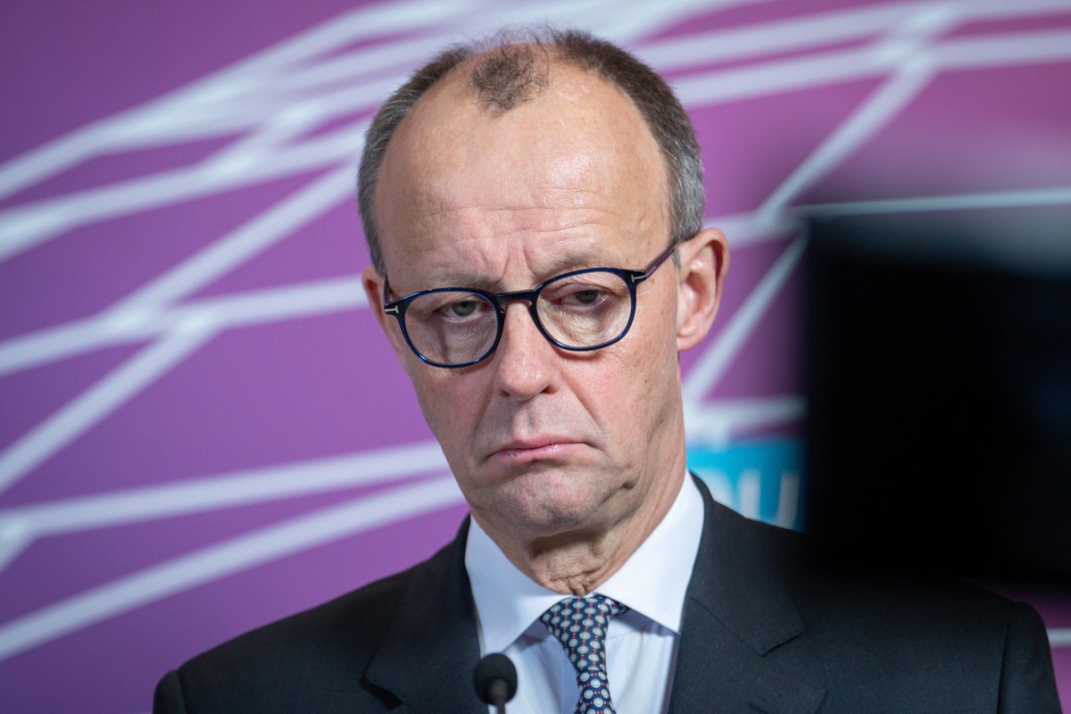 Statement vor der CDU/ CSU Fraktionssitzung des Bundestag Aktuell, 16.01.2024, Berlin, Friedrich Merz bei seinem Statement im Vorfeld der Fraktionssitzung der CDU und CSU Bundestagsfraktion im Reichst ...