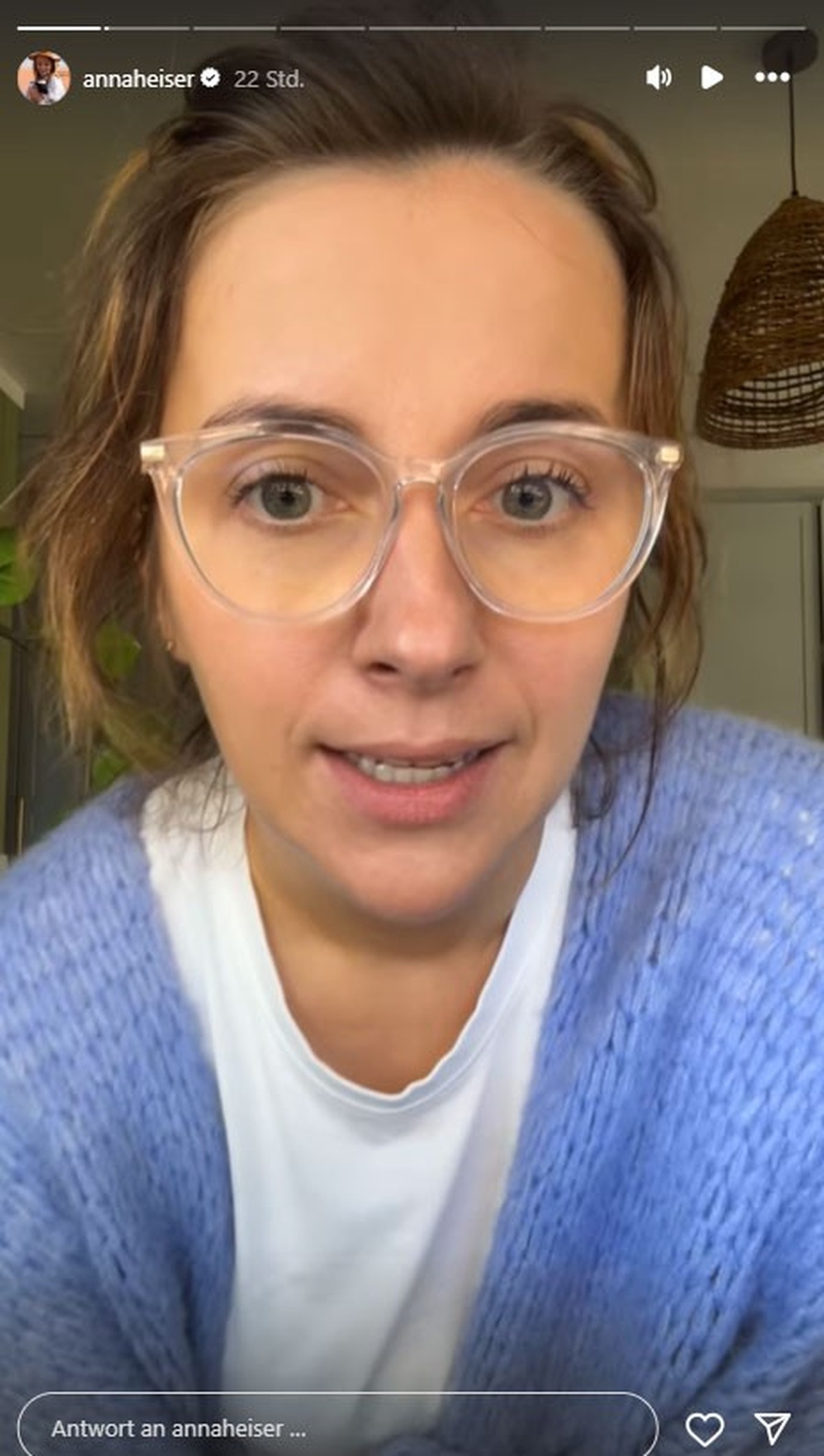 Anna Heiser erstattet ihrer Community Bericht.