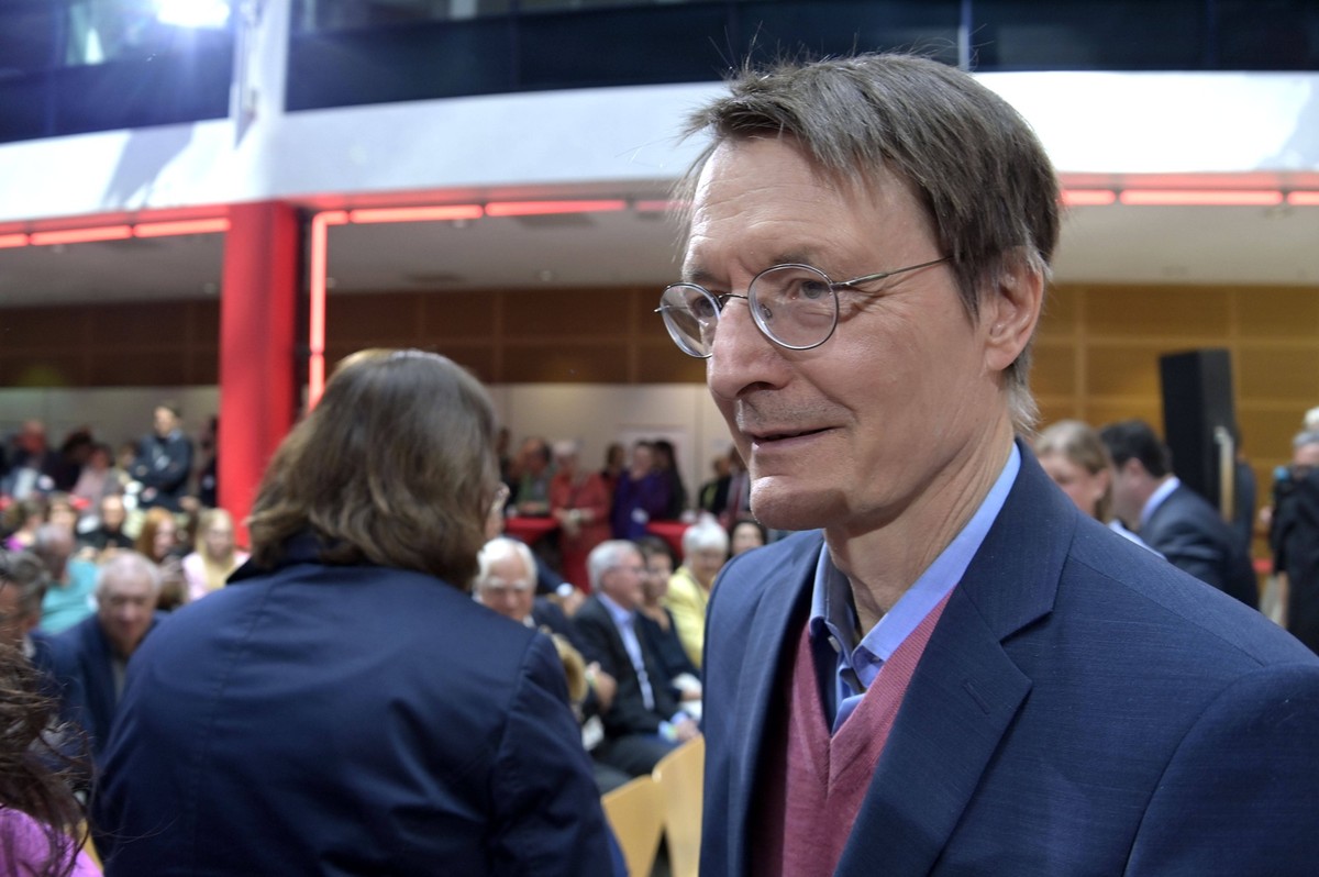 Karl Lauterbach bei der Jubiläumsveranstaltung der SPD Fortschritt braucht Gerechtigkeit - Seit 160 Jahren Ideen für morgen im Willy-Brandt-Haus. Berlin, 23.05.2023 *** Karl Lauterbach at the annivers ...