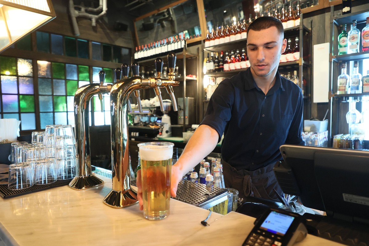 April 24. 2023. Russia. Moscow. An employee of Matteo s restaurant during work. Matteo s is a restaurant by Italian chef Matteo Lai, located in the historical center of Moscow in the immediate vicinit ...