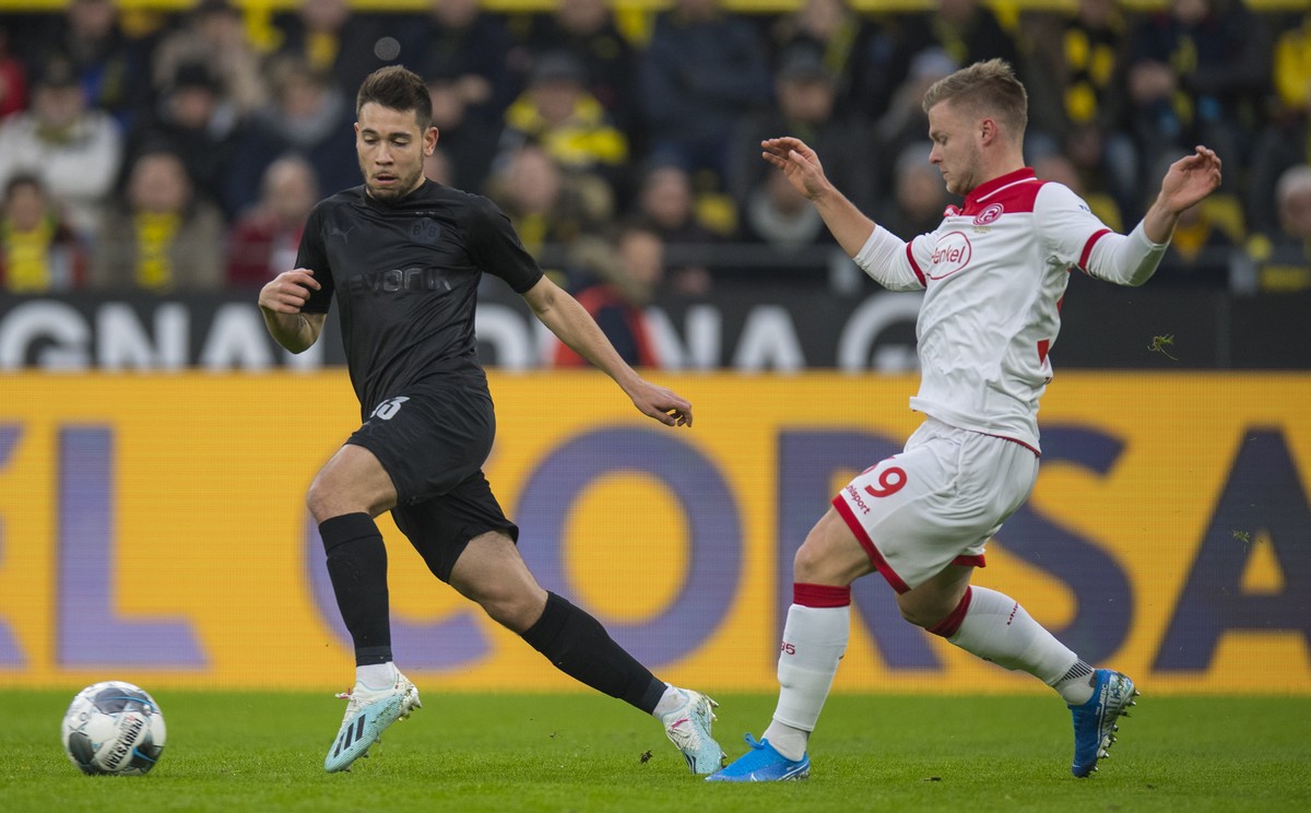 BVB-Profi Raphaël Guerreiro im neuen Sondertrikot.