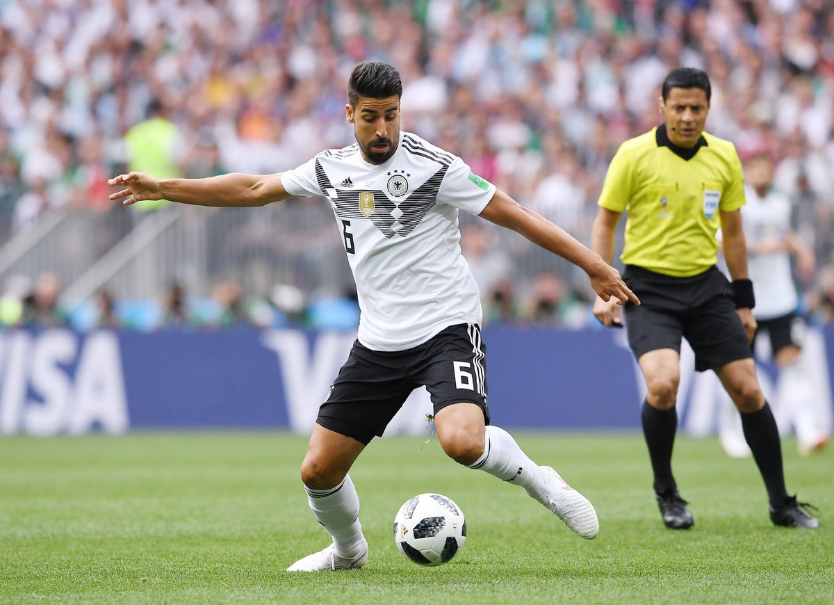 FUSSBALL WM 2018 Vorrunde Gruppe F 17.06.2018 Deutschland - Mexiko Sami Khedira (Deutschland) am Ball *** FIFA World Cup 2018 Preliminary Round Group F 17 06 2018 Germany Mexico Sami Khedira Germany o ...