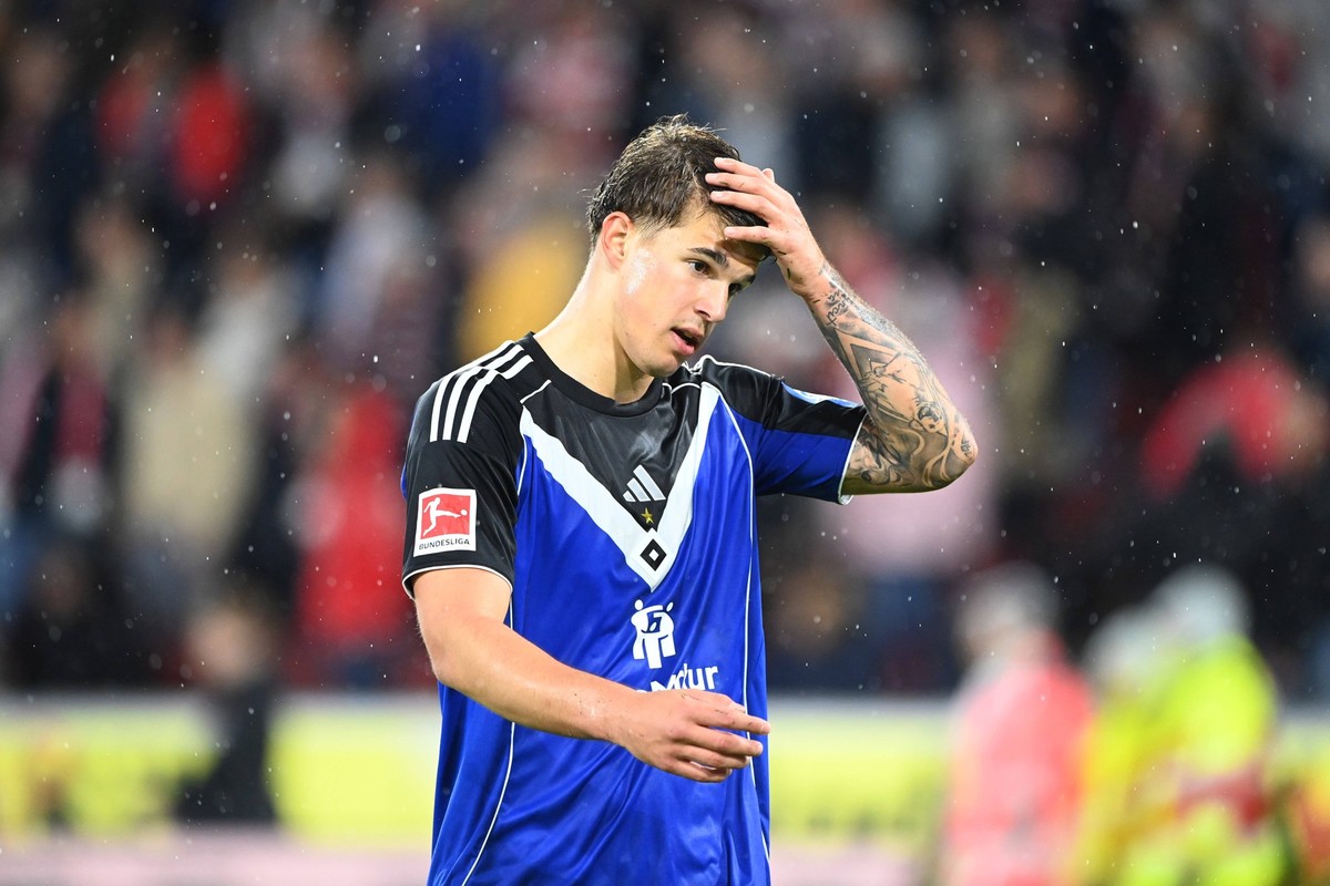 Luka VUSKOVIC HH enttaeuscht, entt�uscht, Entt�uschung, Enttaeuschung Fussball 1. Bundesliga, 9.Spieltag, matchday9, 1. FC Koeln K - Hamburger SV HH 4-1 am 02.11.2025 in Koeln/ Deutschland. DFL regula ...