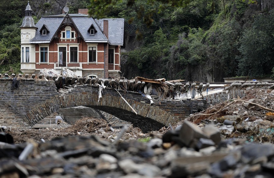 Nach dem Jahrhunderthochwasser in der Eifel durch heftige Regenfälle und Dauerregen mit Überschwemmungen und Überflutungen haben die Aufräumarbeiten im Ahrtal große Fortschritte gemacht. Einheiten von ...