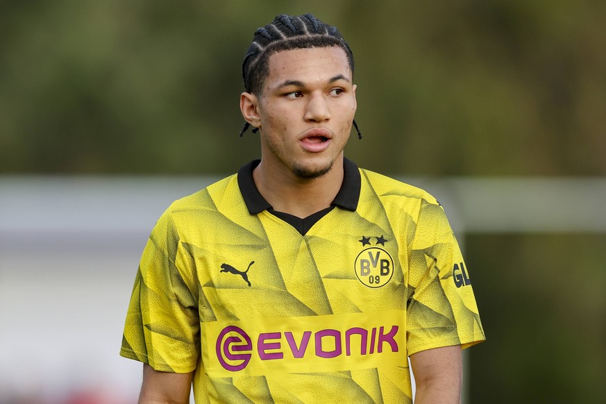 Paris Brunner Borussia Dortmund schaut enttaeuscht, Friendly match, Borussia Dortmund vs AZ Alkmaar, Banus Football Center, 06.01.2024, Marbella, Spain. *** Paris Brunner Borussia Dortmund looks disap ...