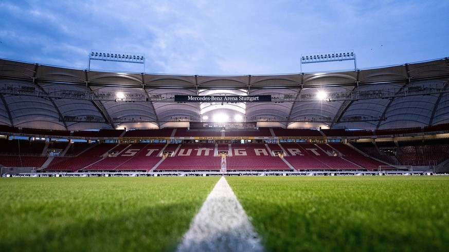 02.11.2018, xfux, Fussball 1.Bundesliga, VfB Stuttgart - Eintracht Frankfurt, emspor, v.l. Ansicht Uebersicht Mercedes Benz Arena Innenraum Rasen Feld Spielfeld Linie Tribuene Tribuenen Stadion Gruen  ...