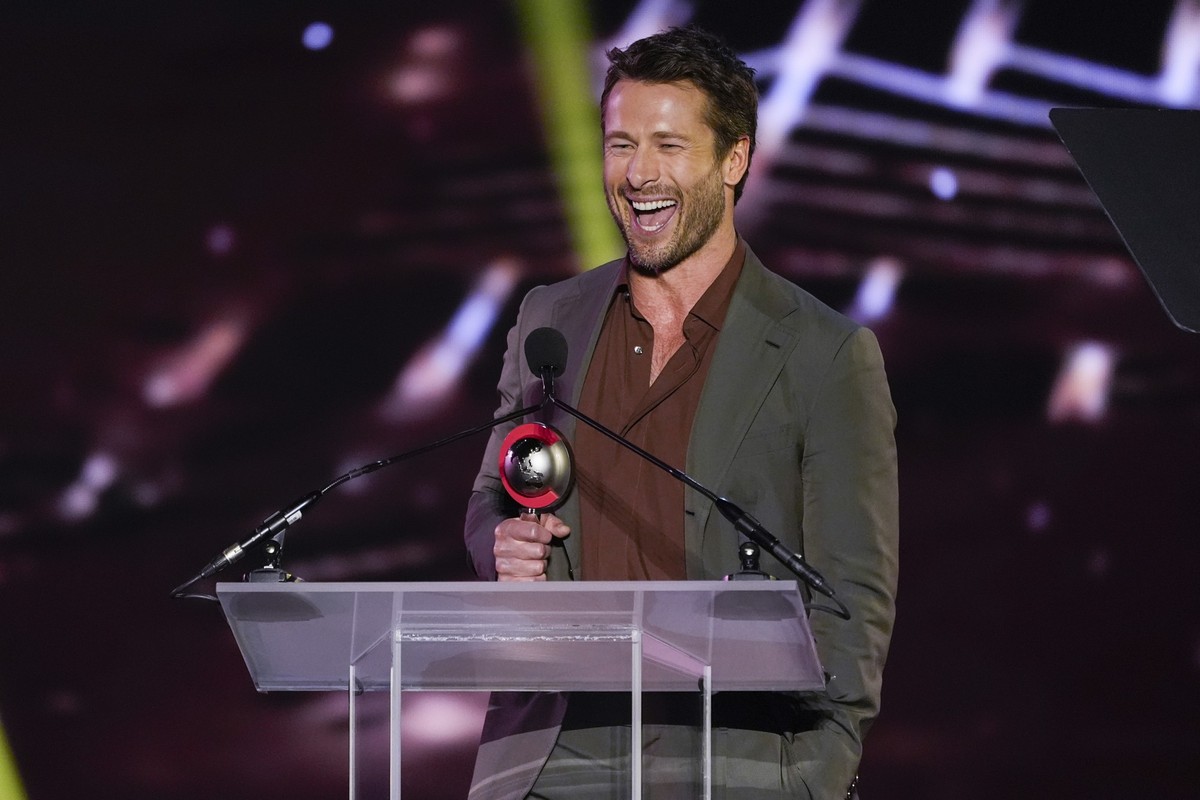 Glen Powell accepts the star of the year award at the Big Screen Achievement Awards during CinemaCon 2024, Thursday, April 3, 2025, at Caesars Palace in Las Vegas. (AP Photo/Chris Pizzello)