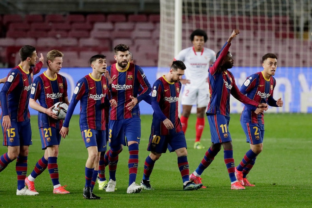 BARCELONA, SPAIN - MARCH 3: Ousmane Dembele of FC Barcelona celebrates 1-0 with Sergio Busquets of FC Barcelona, Clement Lenglet of FC Barcelona, Oscar Mingueza of FC Barcelona, Frenkie de Jong of FC  ...