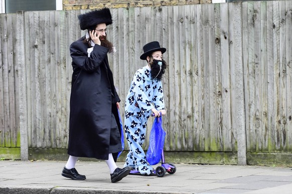 March 21, 2019 - London, UK, United Kingdom - Orthodox couple seen wearing fancy dresses during the festival of Purim on the streets of Stamford Hill in north London..Purim is one of the most entertai ...