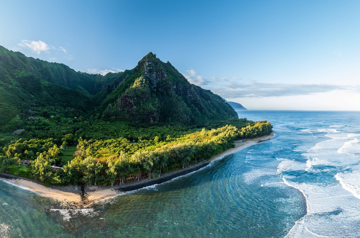 View along Haena beach towards Kee Beach and Na Pali coastline View along Haena beach towards Kee Beach and Na Pali coastline Copyright: xZoonar.com/StevenxHeapx 23044059