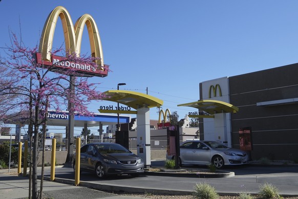 Drivers pull up to drive-thru kiosks to order outside a McDonald&#039;s fast-food restaurant in Los Angeles on Monday, April 1, 2024. Most fast food workers in California will be paid at least $20 an  ...