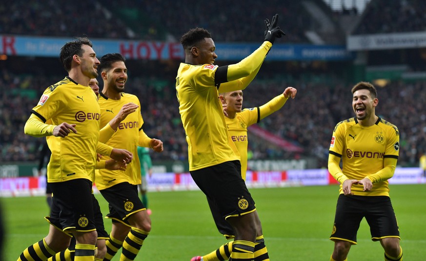 22.02.2020, xblx, Fussball 1.Bundesliga, SV Werder Bremen - Borussia Dortmund emspor, v.l. Mats Hummels Borussia Dortmund, Emre Can Borussia Dortmund, Dan-Axel Zagadou Borussia Dortmund, Thorgan Hazar ...