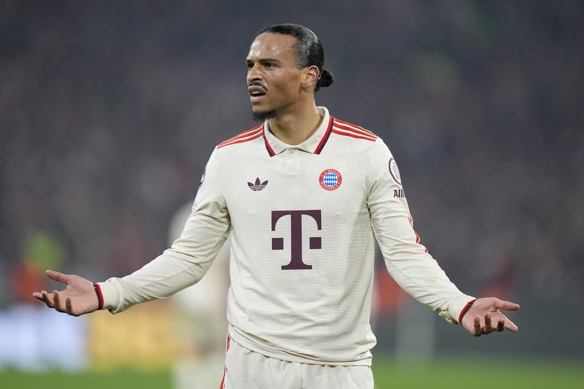 Bayern&#039;s Leroy Sane gestures during the Champions League opening phase soccer match between Bayern Munich and SL Benfica, in Munich, Germany, Wednesday, Nov. 6, 2024. (AP Photo/Matthias Schrader)