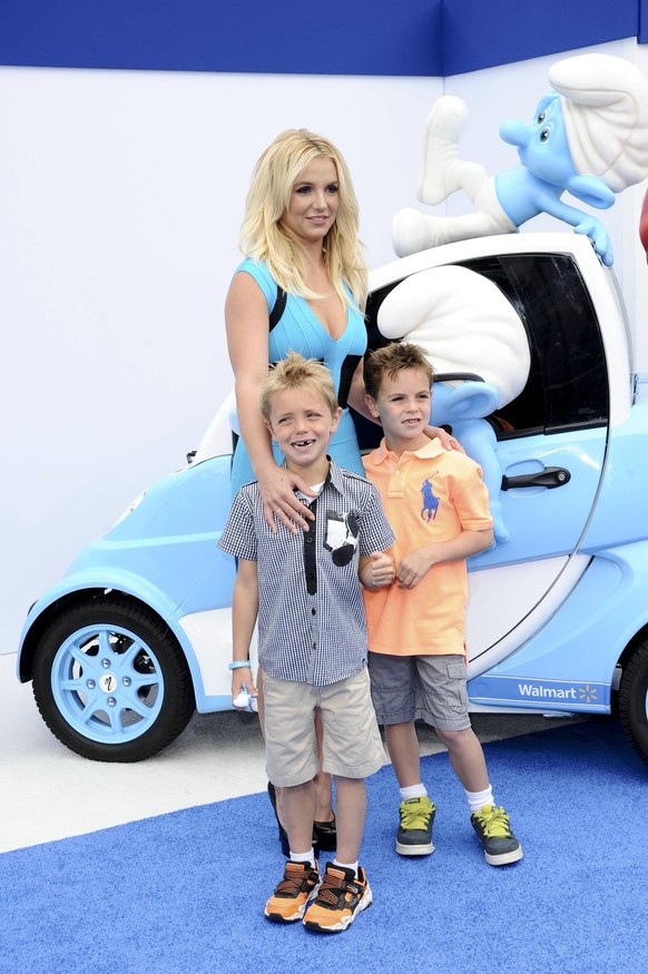 Bildnummer: 60233242 Datum: 28.07.2013 Copyright: imago/PicturePerfect
Britney Spears with sons Sean Federline & Jayden Federline THE SMURFS 2 FILM PREMIERE Los Angeles PUBLICATIONxNOTxINxUSAxUK E ...