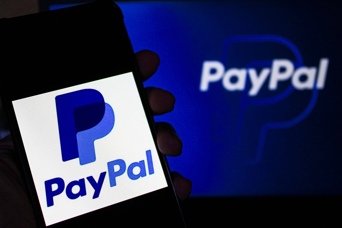 Online Payment Paypal Photo Illustration in Indonesia - 09 Oct 2024 In this photo illustration, the American online payment platform Paypal logo seen displayed on a smartphone with Paypal logo in the ...