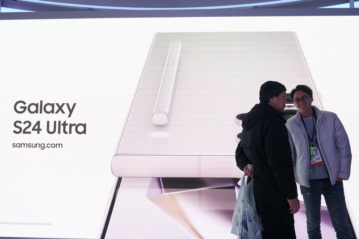 Samsung Galaxy in Winter Youth Olympic Gangwon 2024 GANGNEUNG, SOUTH KOREA, JAN 19: Galaxy S24 smartphone billboard during Samsung Galaxy experience event for the Winter Youth Olympic Gangwon 2024 at  ...