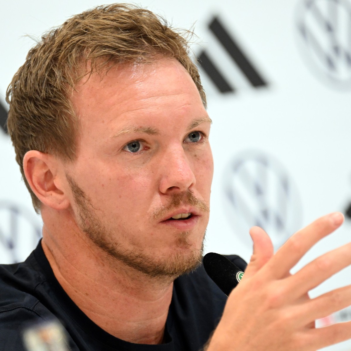 06.07.2024, Bayern, Herzzogenaurach: Fußball: EM, nach dem Ausscheiden der deutschen Nationalmannschaft, Pressekonferenz DFB, Bundestrainer Julian Nagelsmann beantwortet die Fragen von Journalisten. F ...