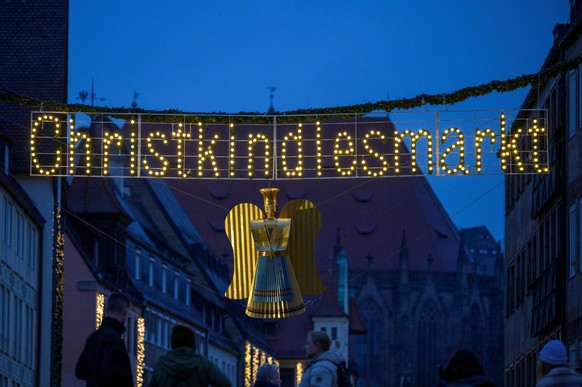 Eröffnung vom Nürnberger Christkindlesmarkt in der Altstadt. Nürnberg, 25.11.2022 *** Opening of the Nuremberg Christmas Market in the Old Town Nuremberg, 25 11 2022