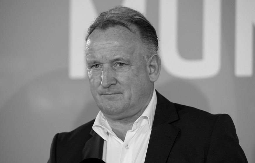 ARCHIV - 27.10.2016, Bayern, München: Andreas Brehme, ehemaliger deutscher Fußballnationalspieler, während der Präsentation des Logos für die Fußball-Europameisterschaft 2020. Fußball-Weltmeister Andr ...