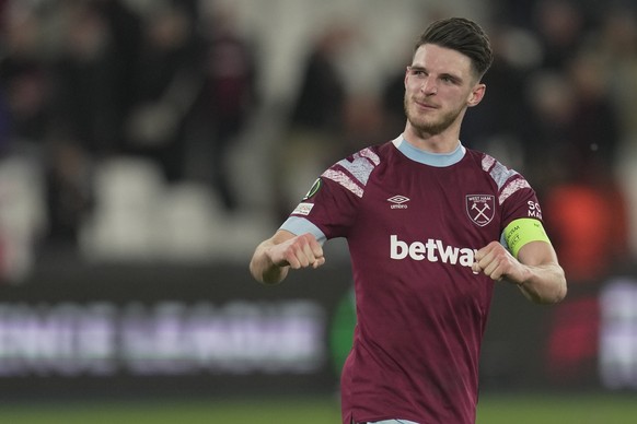 West Ham&#039;s Declan Rice celebrates victory after the Conference League first leg semifinal soccer match between West Ham and AZ Alkmaar at London Stadium in London, Thursday, May 11, 2023. (AP Pho ...