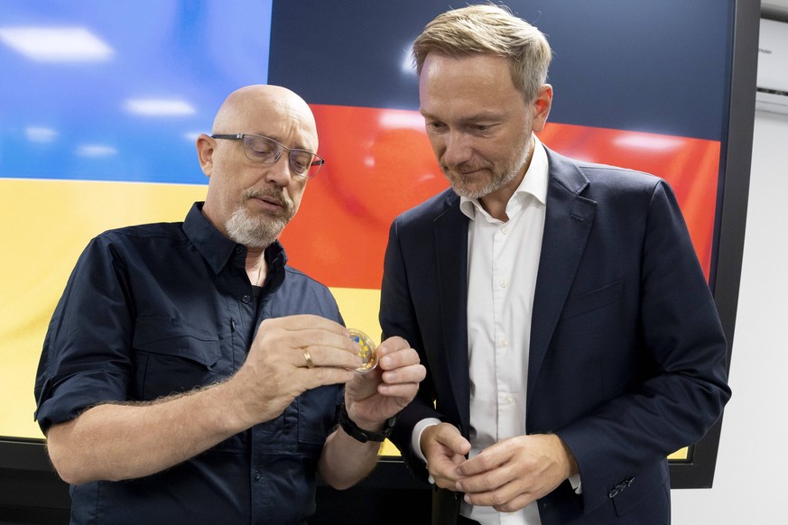 Christian Lindner FDP, Bundesminister der Finanzen, reist nach Kiew. Hier bei einem Treffen mit dem Verteidigungsminister der Ukraine, Olegsi Resnikow . Kiew. 14.08.2023 Kiew Ukraine *** Christian Lin ...