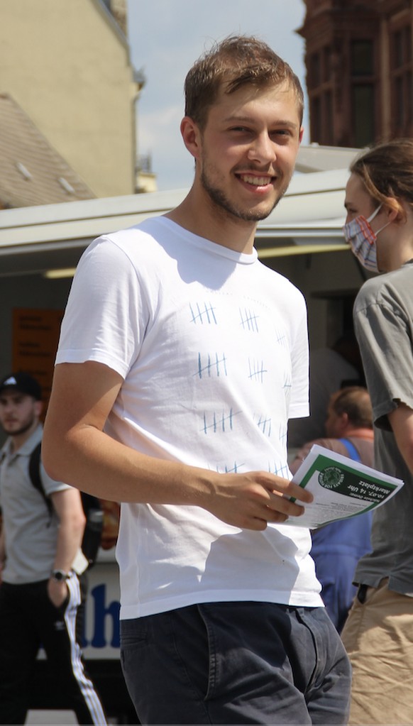 Ole Horn (20) geht in Halle (Saale) zur Schule. Seit zwei Jahren bringt er sich außerdem vor Ort in Sachsen-Anhalt und bundesweit bei Fridays for Future ein. Er ist in der Organisation von Streiks und ...