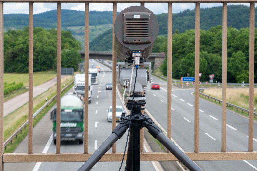 07.06.2022, Rheinland-Pfalz, Kenn: Eine MONOcam zur Aufzeichnung von Handys
