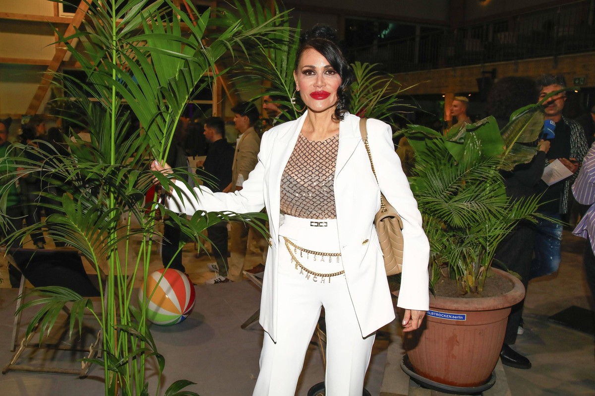 Djamila Rowe bei der Premiere des TV Realityformats Promis unter Palmen im BeachMitte. Berlin, 10.02.2025 *** Djamila Rowe at the premiere of the TV reality format Promis unter Palmen at BeachMitte Be ...