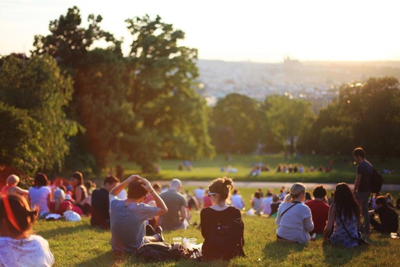 Junge Menschen im Park