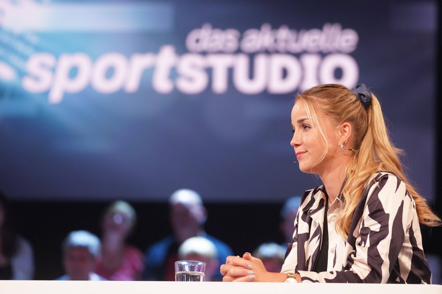 GIULIA GWINN DAS AKTUELLE SPORTSTUDIO ZDF MAINZ *** GIULIA GWINN THE CURRENT SPORTS STUDIO ZDF MAINZ PUBLICATIONxNOTxINxUSA