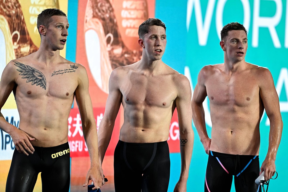 2024 World Aquatics Championships, Hamad Aquatic Center, Doha, Qatar 18/2/2024 Mens 1500m Freestyle Final Florian Wellbrock of Germany silver medal, Daniel Wiffen of Ireland gold medal and David Aubry ...