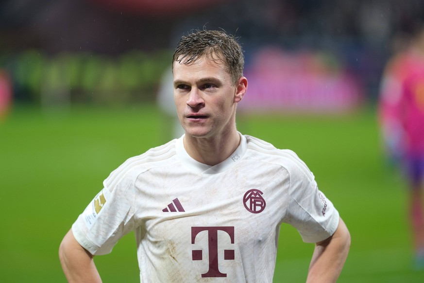 Joshua Kimmich FC Bayern Muenchen, 06 nach der Niederlage sichtlich entauescht / enttaeuschung / traurig / niedergeschlagen , Eintracht Frankfurt vs. FC Bayern Muenchen, Fussball, 1. Bundesliga, 14. S ...