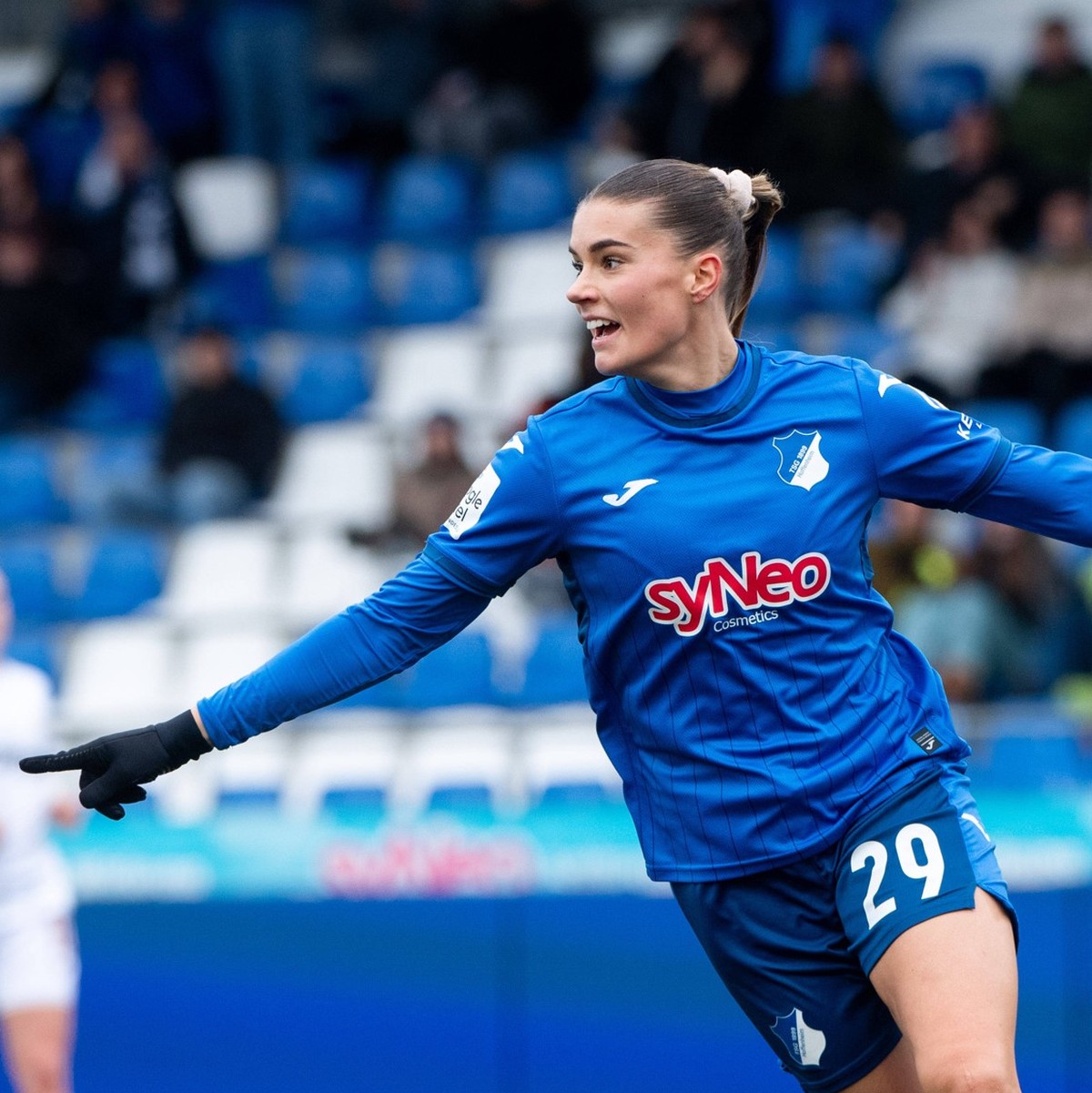 Selina Cerci TSG Hoffenheim, 29 jubelt ueber das Tor zum 1:0, GER, TSG 1899 Hoffenheim vs Bayer 04 Leverkusen, Fussball Google Pixel Frauen Bundesliga, 15. Spieltag, Saison 2024/2025, 16.02.2025 DFB r ...