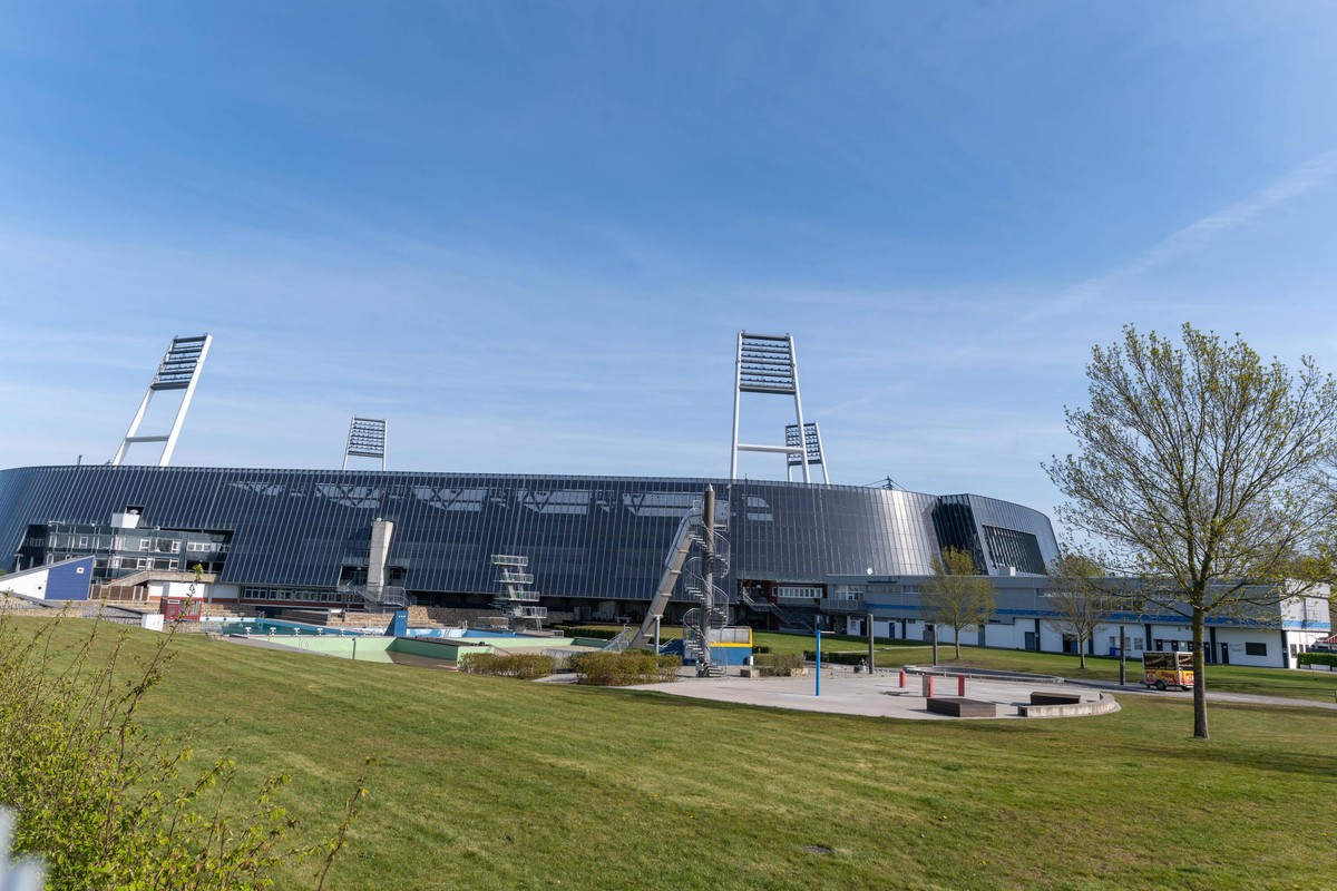 GER, 1.FBL, Werder Bremen - Feature Weser Stadion / 16.04.2020, wohninvest WESERSTADION,, Bremen, GER, 1.FBL, Werder Bremen - Feature Weser Stadion, im Bild Feature Weser stadion Aussenansicht - Solar ...