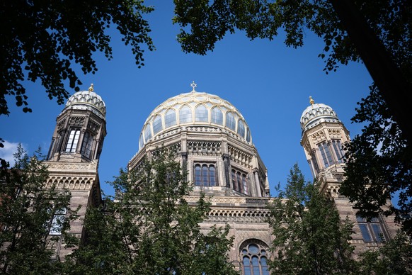 PRODUKTION - 21.08.2023, Berlin: Das Centrum Judaicum, in dem sich auch die Neue Synagoge Berlin und der Sitz der J�dischen Gemeinde zu Berlin befindet. (zu dpa: ��Schlammschlachten� vor der Wahl in d ...