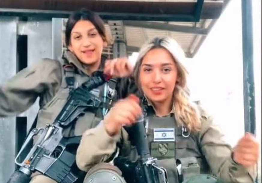 Tiktok Beautiful Military Girl Tanzende Soldatinnen