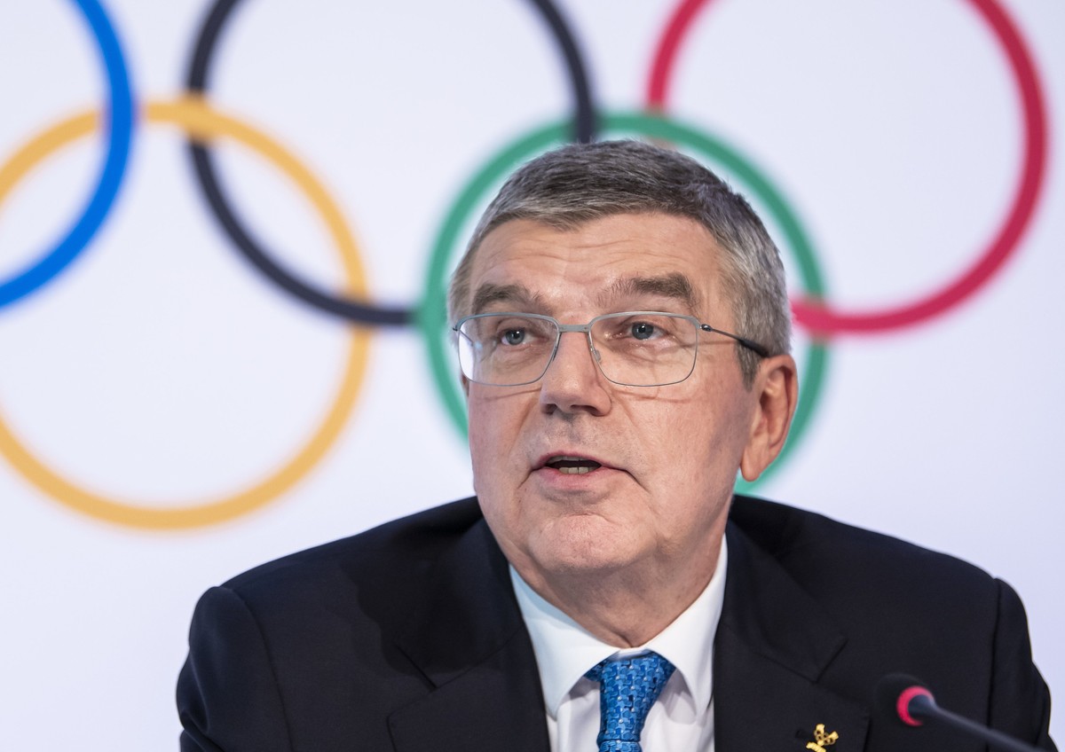 ARCHIV - 04.03.2020, Schweiz, Lausanne: Thomas Bach, Pr�sident des Internationalen Olympischen Komitees (IOC), spricht auf einer Pressekonferenz nach der Vorstandssitzung des Internationalen Olympisch ...