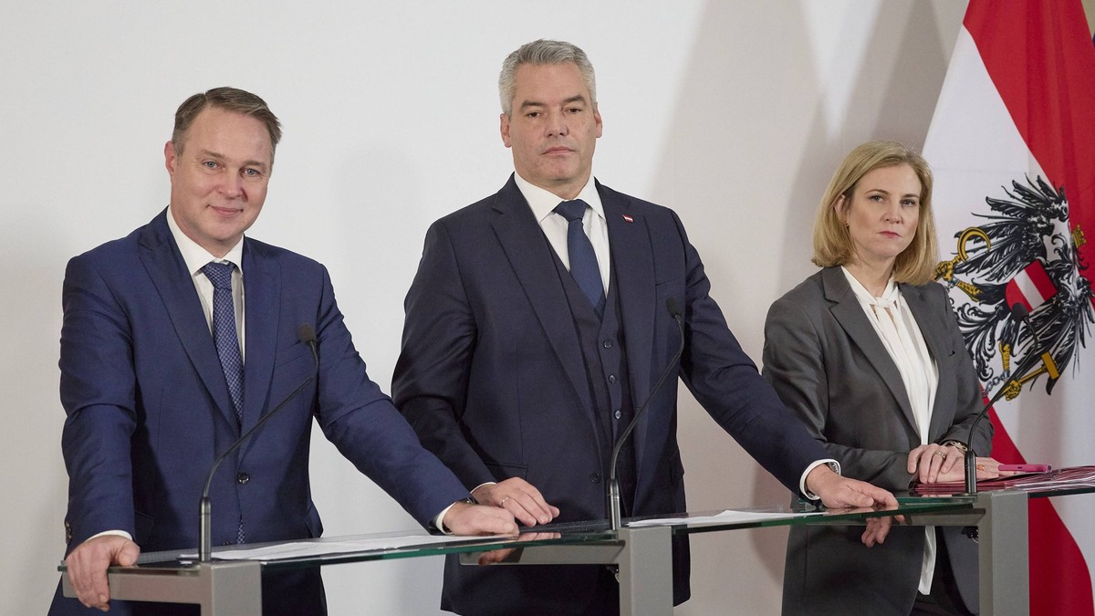 - Wien 17.12.2024 - Koalitionsgespräche ÖVP - SPÖ - NEOS - Heute setzten ÖVP, SPÖ und NEOS im Palais Epstein die Koalitionsverhandlungen zu einer möglichen Regierungskoalition fort. PHOTO: von Links d ...
