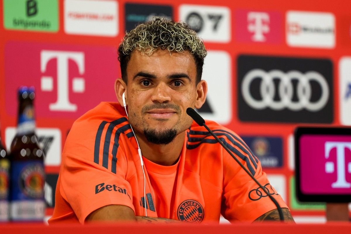 Luis Diaz FC Bayern Muenchen, 14, GER, Vorstellung Luis Diaz, FC Bayern Muenchen, Fussball, Pressekonferenz, Saison 2025/2026, 31.07.2025, GER, Vorstellung Luis Diaz, FC Bayern Muenchen, Fussball, Pre ...