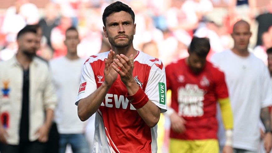 ARCHIV - 27.05.2023, Nordrhein-Westfalen, Köln: Fußball: Bundesliga, 1. FC Köln - Bayern München, 34. Spieltag, im RheinEnergieStadion. Kölns Jonas Hector verabschiedet sich von den Fans. (zu dpa: «Tr ...