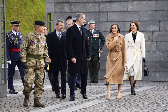 07.11.2023, Dänemark, Kopenhagen: König Felipe von Spanien und Königin Letizia besuchen die Zitadelle zusammen mit dem dänischen Kronprinzen Frederik und Kronprinzessin Mary. Spaniens Königspaar ist z ...