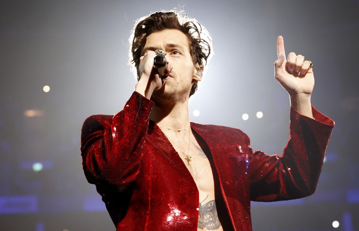 LONDON, ENGLAND - FEBRUARY 11: EDITORIAL USE ONLY Harry Styles performs on stage during The BRIT Awards 2023 at The O2 Arena on February 11, 2023 in London, England. (Photo by JMEnternational/Getty Im ...