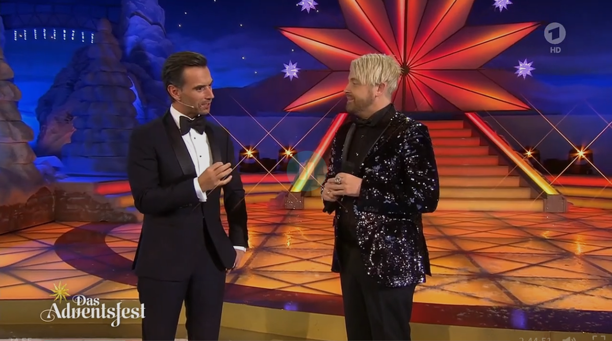 Florian Silbereisen führte durch den Abend und unterhielt sich mit seinen Gästen über weihnachtliche Themen.
