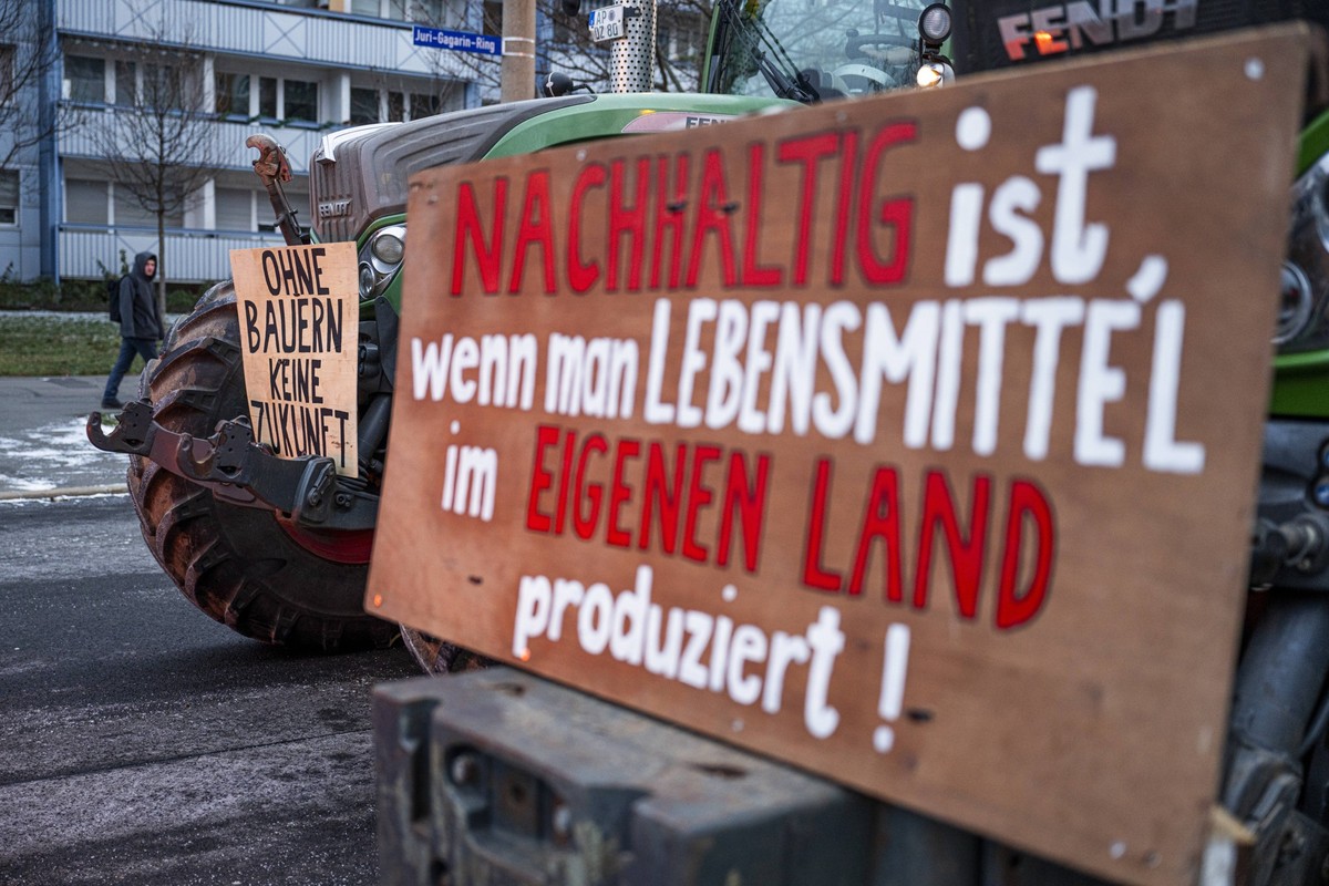 BUNDESWEITE BAUERNPROTESTE IN ERFURT 08/01/2024 - Erfurt: Die bundesweiten Bauernproteste unter dem Motto �Genug ist genug Demonstration gegen Agrardieselk�rzung &amp; Streichung der gr�nen Kennzeiche ...