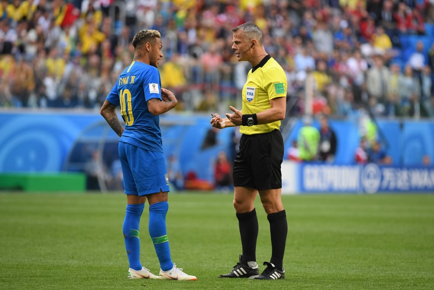 22nd June 2018, Saint Petersburg Stadium, Saint Petersburg, Russia; FIFA World Cup WM Weltmeisterschaft Fussball Football, Group E, Brazil versus Costa Rica; Referee explains his decision to Neymar of ...