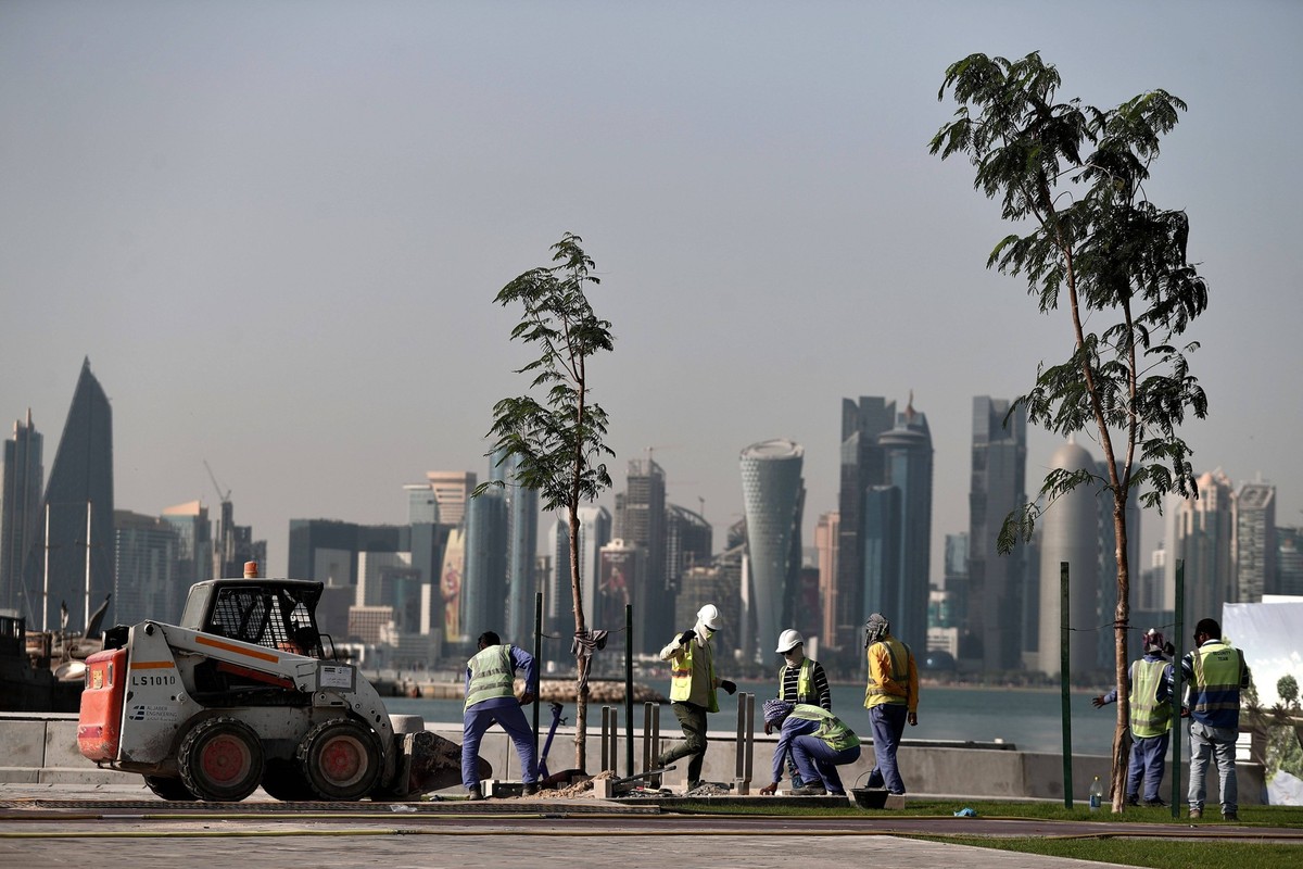 Mandatory Credit: Photo by Michael Zemanek/Shutterstock 13622597z A general view of the World Cup workers and the Diplomatic Area buildings, Corniche Promenade, Doha, Qatar Previews and Training, FIFA ...