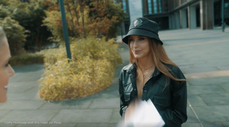 Cathy Hummels stand plötzlich bei ihren Hatern vor der Haustür.