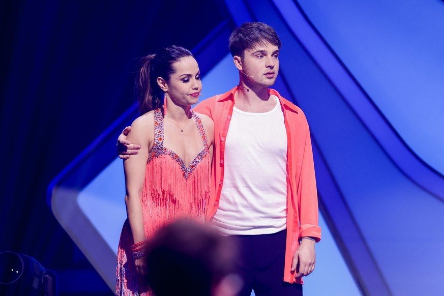 Mike Singer, Sänger, und Christina Luft, Profitänzerin, stehen in der RTL-Tanzshow «Let's Dance» im Coloneum zusammen. Das Paar scheidet aus.